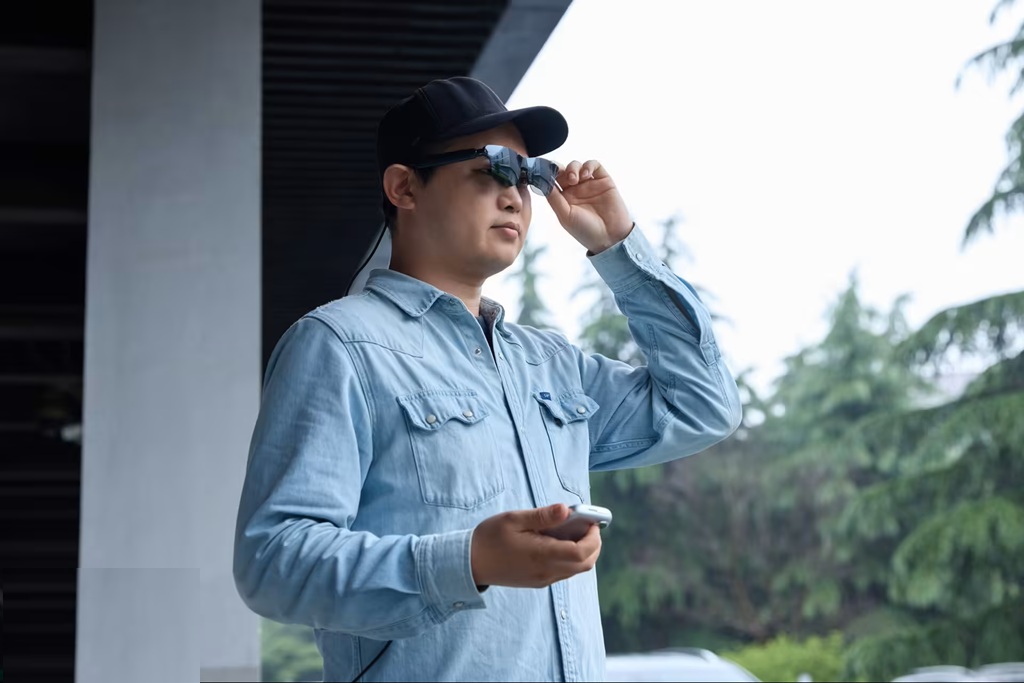 眼镜里的未来，还是手机里的革命？雷鸟GT Max/V4与ibbot手机的终极对决